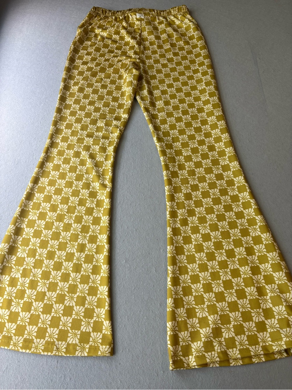 Billabong Hang Loose Pants Chartreuse Mustard Yellow Printed Flared Pants Sz M - Picture 9 of 10